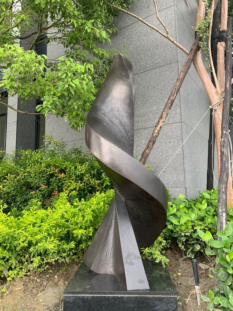 公共空間雕塑《向上之力》